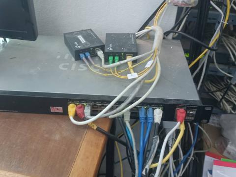 ภาพการเชื่อมเครื่องคอมพิวเตอร์ Server และการวาง Switch HUB