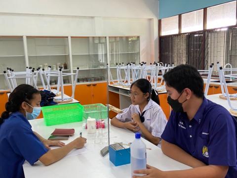 ภาพห้องปฏิบัติการวิทยาศาสตร์ ระดับชั้นมัธยมศึกษาปีที่ 2