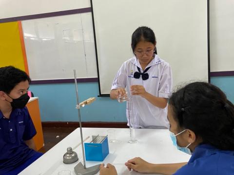 ภาพห้องปฏิบัติการวิทยาศาสตร์ ระดับชั้นมัธยมศึกษาปีที่ 2