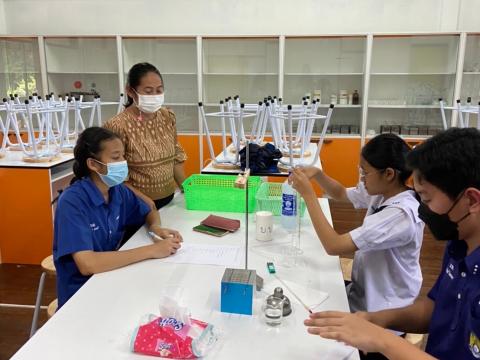 ภาพห้องปฏิบัติการวิทยาศาสตร์ ระดับชั้นมัธยมศึกษาปีที่ 2